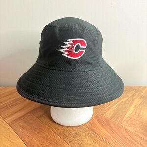 New Era Black Red bucket Hat NHL small medium Calgary Flames Hat hockey